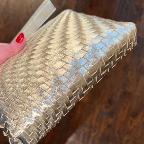 Chic Gold Woven Wristlet Clutch - Picture 3 of 6